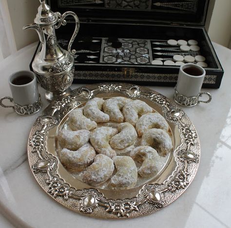 Food Lust People Love: Egyptian Date Crescents #CreativeCookieExchange Sticky Dates, Italian Easter Cookies, Egyptian Desserts, Egyptian Recipes, Date Cookies, Arabic Dessert, Easter Egg Cookies, Middle Eastern Dishes, Egyptian Food