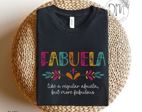 DosMundosDesigns - Etsy Spanish Teacher Gifts, Ideas Regalos, Mexican Shirts, Make Things, Teacher Tshirts, Nursing Shirts, Beautiful Flower, Nurse Gifts, Floral Shirt