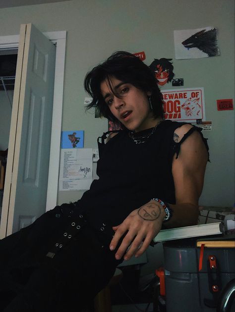 ace rosas Masc Witch, Latina Punk Aesthetic, Nonbinary Outfits Summer, Nonbinary Face Claim, Black Nonbinary Aesthetic, Nonbinary Faceclaims, Pretty Nonbinary People, Transmasc Nonbinary, Black Nonbinary People