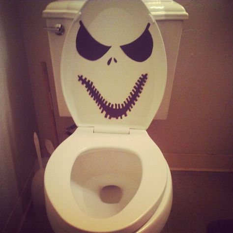 Hallowe’en Decorations, Halloween Toilet Decor, Hollowen Deco Ideas, Heloween Decoration Party, Jack Skellington Halloween Decor, Jack Skellington Party, Halloween Ideias, Halloween Jack Skellington, Halloween Party Decor Diy