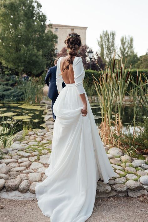 Plain Wedding Dress, Most Beautiful Wedding, Most Beautiful Wedding Dresses, Wedding Dress Guide, White Wedding Dress, Dress Guide, Backless Wedding, Dresses Mermaid, 2024 Wedding