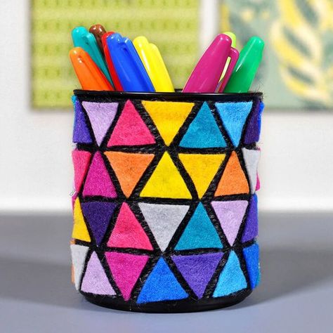 Diy Pencil Holder, Paper Mesh, Paper Crafts Magazine, Aluminum Can Crafts, Burlap Canvas, Pencil Holders, Painted Pots Diy, Pen Stand, Craft Space