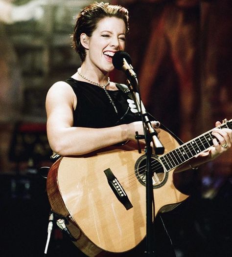 Sarah McLachlan 90s Sarah Mclachlan 90s, Lilith Fair, Sarah Mclachlan, Sarah Ann, Canadian Girls, Macklemore, Music Help, Guitar Girl, Women In Music