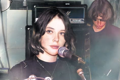 Slowdive Pfp, Slowdive Aesthetic, Rachel Goswell, Slow Dive, Phone Charms Aesthetic, Charms Aesthetic, Boring People, Night Music, Shadow Video