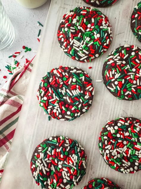 Chocolate Sprinkle Cookies - Sprinkle Crinkle Cookies, Chocolate Cookies With Sprinkles, Christmas Cookies With Sprinkles, Chocolate Sprinkle Cookies, Christmas Sprinkle Cookies, Christmas Holiday Cookies, Chocolate Christmas Cookies, Cravings Recipes, Biscoff Cheesecake