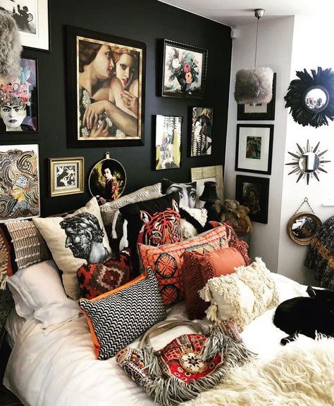 Goth Glam Interior Design, Moody Eclectic Decor Bedroom, Turning A Living Room Into A Bedroom, Black Eclectic Bedroom, Edgy Bedroom Inspirations, Eccentric Bedroom Decor, One Black Wall Bedroom, Libra Bedroom, Black Interior Design Bedroom