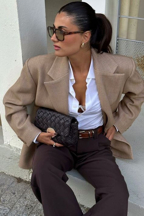 Interview Outfit Professional, Toned Autumn, Rainy Day Outfit Aesthetic, Coffee Date Outfit, Internship Outfit, Outfit Beige, Cute Professional Outfits, Light Blazer, Preppy Fall Outfits