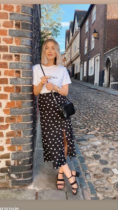 Casual Midi Dress Outfit Summer, Christian Casual Outfits, Plus Size Weekend Outfit, Polka Dot Midi Skirt Outfit, Dots Skirt Outfit, Graduation Attendee Outfit, Polka Dot Skirt Outfit, European Summer Outfits, Casual Day Outfits