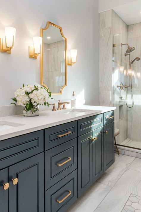 Master Bathrooms With Blue Cabinets Ideas | Countertopsnews Eclectic Bathroom Design, Blue Bathroom Vanity, Traditional Bathroom Designs, Blue Vanity, Master Bathrooms, Eclectic Bathroom, Master Bath Remodel, Blue Cabinets, Bathroom Redo