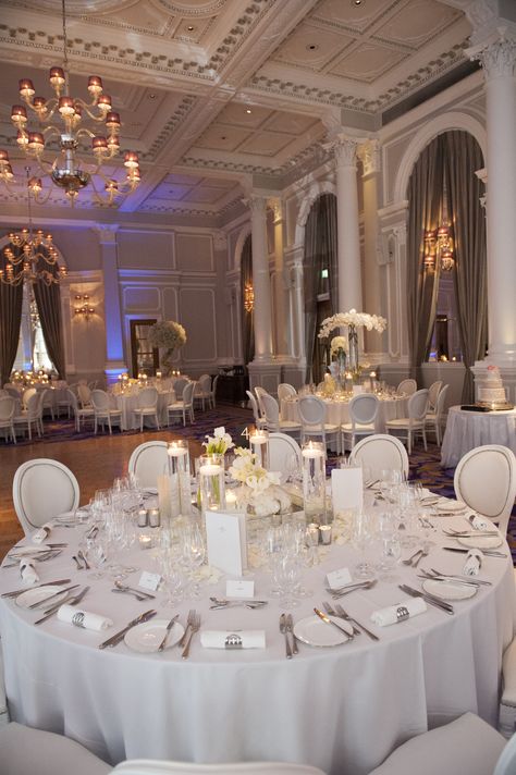 Wedding Dining Hall, Wedding In A Ballroom, Wedding Venues Hall, Wedding Ballroom Design, Ballroom Wedding Decoration Simple, Indoor Venue Wedding, Wedding Set Up Indoor, Traditional Wedding Reception Decor, White Venue Wedding