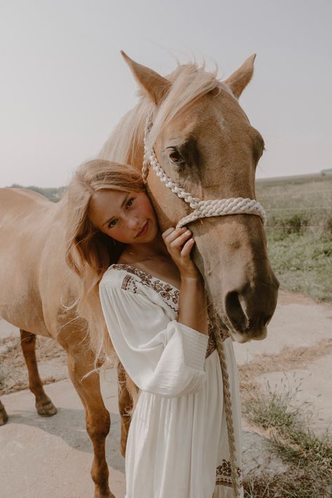 Vogue Horse Photoshoot, Barrel Racer Senior Pictures, Fall Horse Aesthetic, Barrel Racing Senior Pictures, Western Horse Photoshoot, Horse Senior Photos, Western Senior Picture Ideas Horses, Senior Pics With Horses, Horse Pictures With People