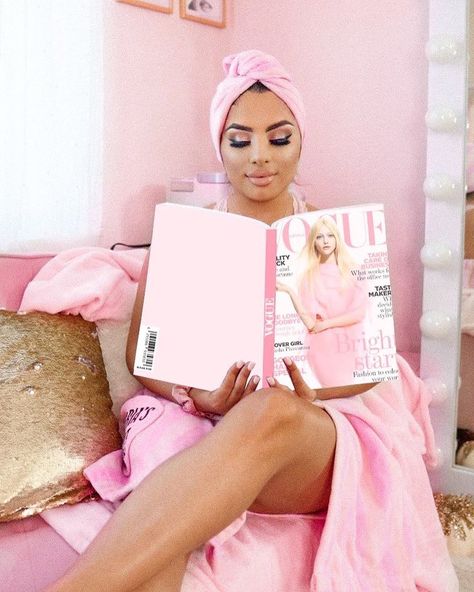 Feminine Work Outfit, Pink Girly Outfits, 21 Day Fast, Dreamy Outfits, Pink Everything, Feather Chandelier, Health And Fitness Goals, Makeup Business, Pink Passion