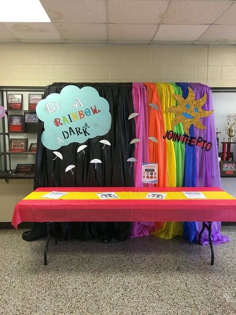 PTO Membership Drive Table at Parent Teacher Conference Pta Open House Table Ideas, Pto Table At Open House, Pto Open House Table Ideas, Pto Membership Drive, Pto Membership, Parent Teacher Conference, Pta Ideas, Pto Ideas, Parent Teacher Conferences