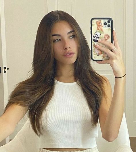 Hair Inspo Haircut, Victoria Clark, Madison Beer Hair, Madison Beer Outfits, Beer Outfit, Brown Hair Inspo, Hair Color Auburn, 2015 Hairstyles, Hair Stylies