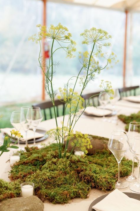 Foraged Wedding Centerpieces, Moss On Wedding Table, Earthy And Organic Wedding Style, Foraged Wedding Flowers, Foraged Flower Arrangements, Mushroom Floral Arrangement, Foraged Centerpiece, Moss Floral Arrangements, Moss Table Decor