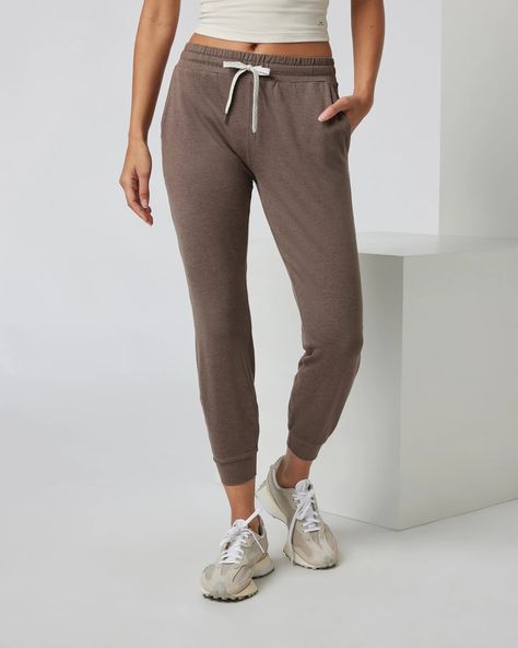 Women's DreamKnit™ Collection | Vuori Vuori Performance Jogger, Vuori Joggers Outfit, Vuori Joggers, Coastal California, California Lifestyle, Beautiful Clothes, Joggers Womens, Athletic Outfits, Performance Outfit