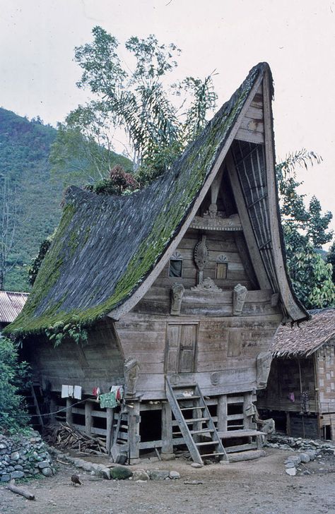 Slavic House, House Reference, Indonesian Architecture, Nordic Architecture Ancient, Medieval Farmhouse Concept Art, Medieval Wooden House, Indonesia Architecture Traditional, Architecture Antique, Casa Hobbit