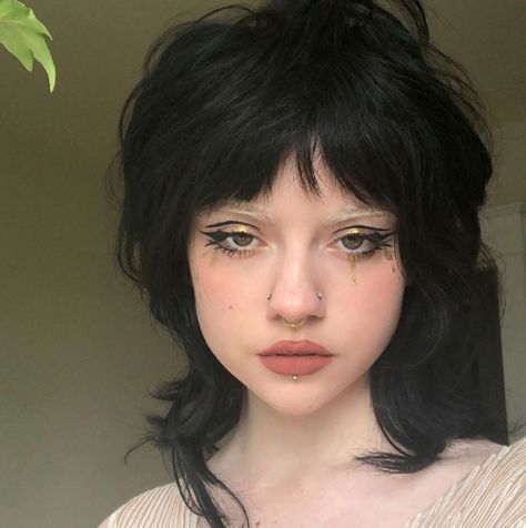 premium powerclashing on Instagram: “Why can’t I be her” Aesthetic Wolf, Soft Grunge Hair, Monochrome Makeup Look, Mullet Haircut, Smink Inspiration, Alternative Makeup, Wolf Cut, Haircut And Color, Mullet Hairstyle