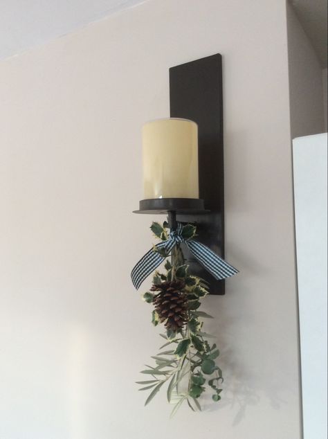 Decorating Wall Sconces For Christmas, Lightning Ideas, Xmas Decorations Diy, Cottage Christmas, Christmas Arrangements, Christmas Wall, Christmas Decorating, Christmas Inspiration, Xmas Decorations