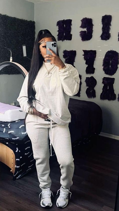 Black Girls Chill Outfits, Women Chill Outfits, Chill Fly Girl Outfits, Rainy Day Fits Black Women, Chill Outfit Black Women, Chill Cute Outfits Black Women, Asics Outfit Black Woman, Winter Fits Black Women, Chill Outfits Black Women