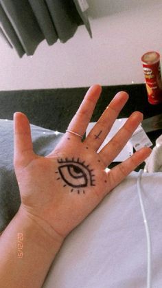 Tattoo Ideas With Sharpie, Drawing Ideas On Hand Easy, Things To Draw On Peoples Hands, Cute Hand Drawings On Hand, Arm Art Sharpie, Simple Hand Drawings On Hand, Drawing On Arm Sharpie, Drawings On Arms Sharpie, Things To Draw On Ur Hand Easy