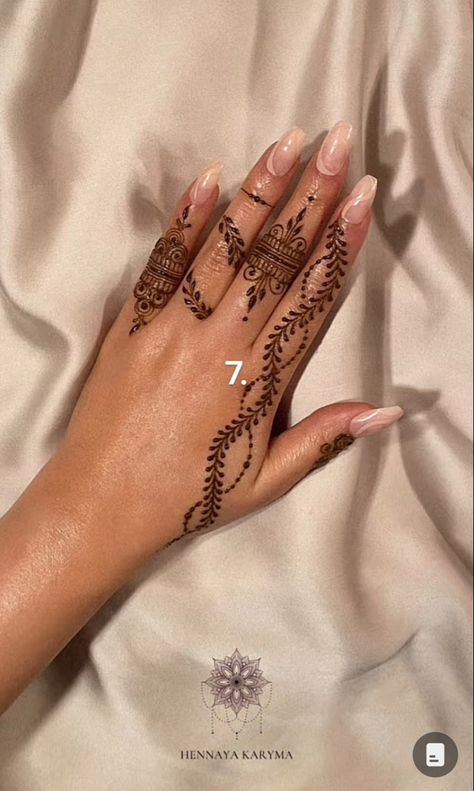 Simple Henna Designs Hand Arabic, Henna Designs Dainty, 2024 Henna Designs, Model Henna Simple, Arab Henna Designs, Henna Main Simple, Eid Henna Designs Simple, Dainty Henna Designs, Henna Designs 2024