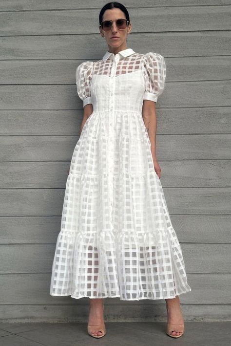 White Casual Dress Outfit, A Line Dress Casual Classy, Organza Dress Styles, Organza Dress Ideas, White Dress Outfit Casual, White Classy Dress, Chic White Dress, White Organza Dress, Organza Styles