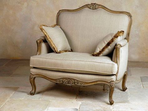 Country French Living Room, Sitting Room Design, Classical Furniture, Wooden Sofa Designs, Luxury Furniture Living Room, Antique Sofa, Beautiful Dining Rooms, Classic Sofa, Armchair Furniture