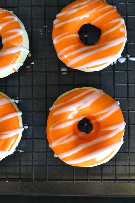 Donat Glaze, Easy Donut Recipe, Homemade Donuts Recipe, Orange Baking, Baked Donut Recipes, Homemade Donuts, Doughnut Recipe, Orange Creamsicle, Delicious Donuts