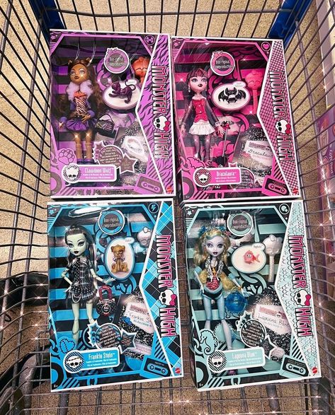 Monster High Collection Aesthetic, Monster High Dolls Collection, Monster High Movies List, Monster High Doll Collection, Monster High Collection, New Monster High Dolls, Draculaura Aesthetic, Mh Dolls, Arte Monster High