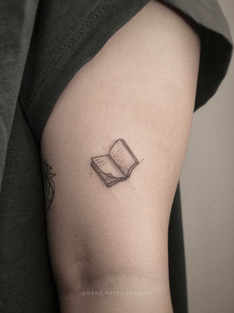 Small book tattoo for girl #smalltattoo #booktattoo #blacktattoo #tinytattoo Closed Book Tattoo, Tiny Book Tattoo, Small Book Tattoo, Book Tattoo, Small Book, Tiny Tattoos, Black Tattoos, Girl Tattoos, Small Tattoos