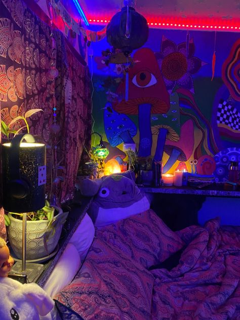 Trippy Bedroom Ideas, Trippy Living Room Ideas, Trippy Rooms Bedrooms, Weirdcore Bedroom, Trippy Apartment, Weirdcore Room, Trippy Bedroom, Trippy Bedroom Decor, Indie Tapestry