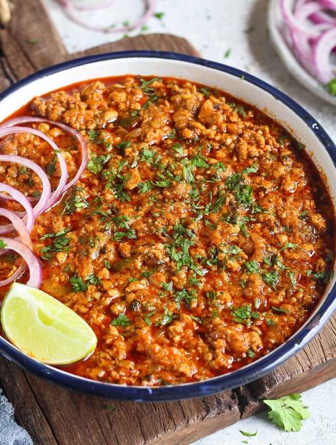 Chicken Keema Masala Recipe - Aromatic Essence Chicken Unique Recipes, Chicken Keema Recipe Indian, Chicken Kheema Recipe, Chicken Mince Recipes, Khana Picture, Hyderabadi Food, Chicken Keema Recipe, Chicken Keema, Keema Recipes