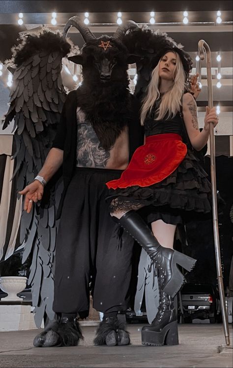 Baphomet Halloween Costume, Satanic Costume, Baphomet Costume, Demon Costume, Nun Costume, Halloween Costumes For Work, Halloween Parejas, Couples Outfits, Halloween Makeup Diy