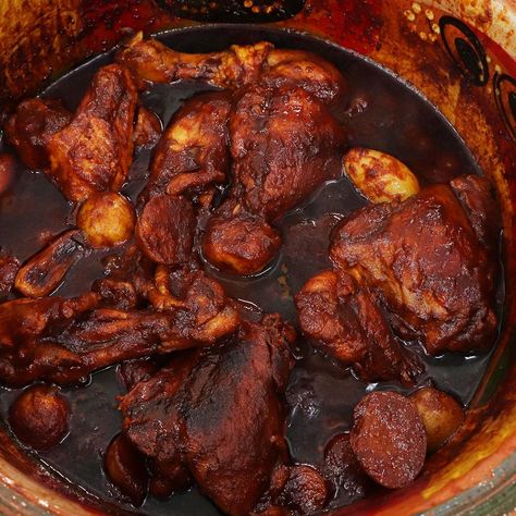 Cocina Guerrerense - POLLO CON PAPAS EN ADOBO | Facebook Mexican Food Recipes Authentic, Adobo, Tex Mex, Tandoori Chicken, Mole, Chicken Dishes, Chicken Wings, Mexican Food Recipes, Clean Eating