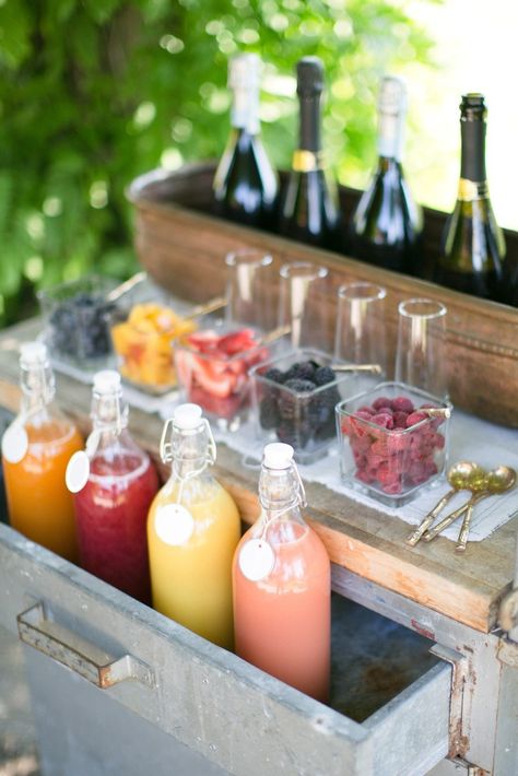 joie de vivre - goldiess: bowtifullife: mimosa bar 🍾 ... Raw Juice Bar, Mimosa Party, Mimosa Drink, Party Spread, Raw Juice, Catering Display, Princess Tea Party, Cozy Spaces, Food Stations