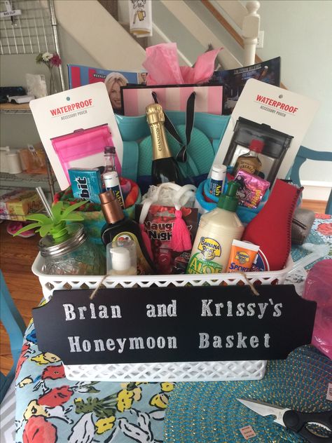 Honeymoon gift basket Honeymoon Box Gift, Bachelorette Basket For Bride, Bridal Shower Picnic Basket Gift, Morning After Wedding Gift Basket, Wedding Gifts Baskets Ideas, Bachelorette Party Gifts For The Bride Baskets, Honeymoon Beach Bag Gift Ideas, Newlywed Gift Basket Ideas, Elopement Gift Basket