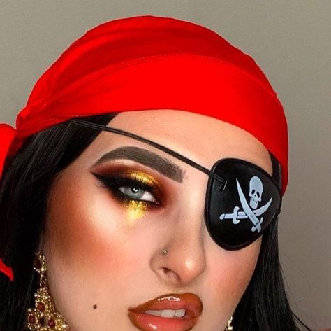 𝐎𝐫𝐥𝐚 𝐊𝐚𝐯𝐚𝐧𝐚𝐠𝐡 𝐌𝐔𝐀 ✨ on Instagram: "Arrr me hearties ☠️  • Follow @orlalalamua for more content! • @maybelline colourstay true ivory  @toofaced born this way fairest  @plouise_makeup_academy rumour base @anastasiabeverlyhills dipbrow pomade medium brown  @beautybaycom X @mmmmitchell me myself and mmmmitchell  @opvbeauty lapis pigment  @maccosmeticsuk dark deepest  @benefitcosmeticsuk @benefit_ire hoola bronzer  @bperfectcosmetics X @mmmmitchell subzero palette lifestyle highlight  @maybelline tattoo liner  @maccosmeticsuk cork lipliner  @peachesmakeup clear gloss  • @prettylittlething earrings  @amazon eye patch and headscarf  • #makeup #makeupartist #mua #irishmua #freakweek #pirate #piratemakeup #piratecostume #pirates #piratelife #piratequeen #halloween #halloweenmakeup #s Nautical Makeup Look, Gothic Eye Makeup, Pirate Makeup, Earrings Amazon, Pirate Cosplay, Maybelline Tattoo, Plouise Makeup, Hoola Bronzer, Pirate Queen