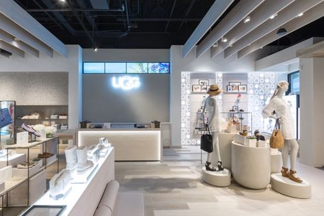 » UGG store by Checkland Kindleysides, Lake Buena Vista – Florida Lake Buena Vista Florida, Shoe Store Design, Ugg Store, Disney World Florida, Hotel Supplies, Retail Store Design, Retail Design Blog, Boutique Interior, Workplace Design