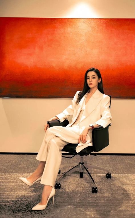 Expensive Office Outfits, Ceo Women Outfit Korean, Official Photoshoot Poses For Women, Ceo Women Outfit, Women Ceo Fashion, Boss Lady Poses, Asian Business Women, Ceo Outfit Woman Boss, Boss Lady Photoshoot