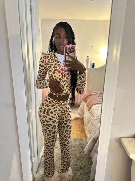 Iamgia Outfits, Cheetah Clothes, Cheetah Print Outfits, Man Eater, I Am Gia, Lazy Day Outfits, Cute Everyday Outfits, Baddie Outfits Casual, Pose Ideas