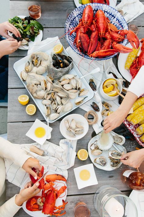 Laid Back, New England Summer Entertaining — Abby Capalbo Seafood Party, New England Prep, Lobster Boil, Nantucket Summer, Lobster Bake, Crab Boil, Clam Bake, Seafood Boil, Summer Entertaining