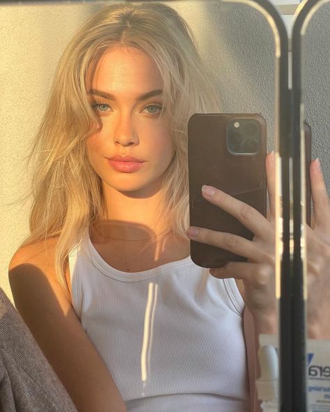 secret admin | lando norris social media au - hi i’m em Hanna Edwinson, Blonde Girl, Girl Face, Pretty Face, Aesthetic Girl, Hair Inspo, Girl Hairstyles, Pretty People, Hair Inspiration