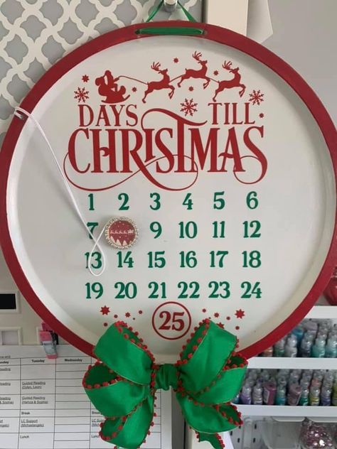 Diy Christmas Countdown, Pan Wall, Days Till Christmas, Pizza Pan, Dollar Tree Christmas, Diy Dollar Tree Decor, Dollar Tree Decor, Dollar Tree Diy Crafts, 12 December