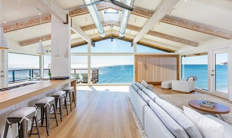 An irreplaceable, quintessential beach house, The Paradise Cove House curates an unmatched Malibu lifestyle of beachfront leisure and luxury.... Modern Beach Houses, Malibu House, Malibu Beach House, Malibu Home, Beachfront House, Luxury Beach House, Dream Beach Houses, Paradise Cove, Malibu Beach