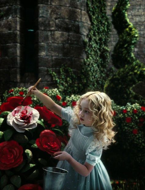 Wonderland Aesthetic, Alice In Wonderland Aesthetic, Alice Madness Returns, Tim Burton Films, Tim Burton Movie, Alice Madness, Roses Red, Painting Flowers, Adventures In Wonderland