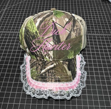 Dope Jewelry Accessories, Under Your Spell, Camo Hats, Fashion Project, Streetwear Fashion Women, Cute Hats, Cool Hats, 2000s Fashion, Fashion Drawing