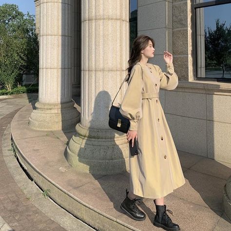 Trench Coats Women Long, Pakistani Fashion Casual, Old Fashion Dresses, Twisted Dress, Korean Casual Outfits, Long Trench, Muslimah Fashion Outfits, Ootd Summer, Long Trench Coat