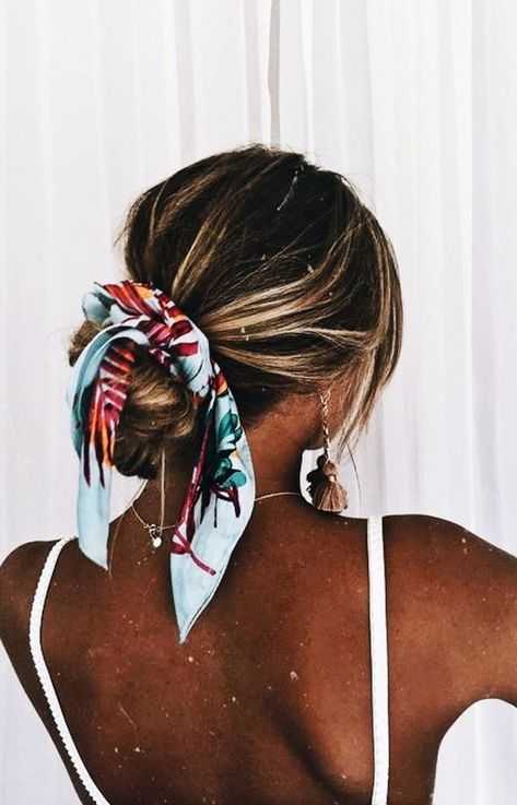 20+ Stunning Ways to Wear a Hair Scarf | Easy Hairstyles For Medium Hair, Penteado Cabelo Curto, Beach Hair, Hair Dos, Scarf Hairstyles, Hair Day, Pretty Hairstyles, Summer Hairstyles, Hair Goals