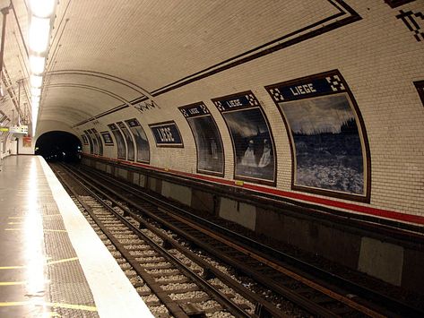 Pretty Paris Métro Stations: 8 Unique Stops in the City Paris Metro Stations, Paris Accommodation, Metro Paris, Parisian Architecture, Travel Paris, Paris Metro, Paris Travel Guide, French History, U Bahn